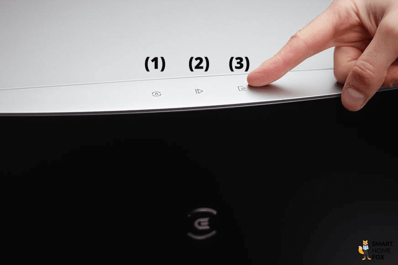 The controls on the Ecovacs Deebot X1 OMNI Station are touched with the finger
